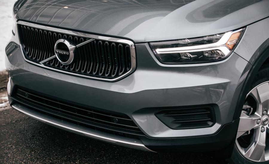 Детали экстерьера Volvo XC40 T4 Momentum 2018 года  (NA) (фото 19 из 36)